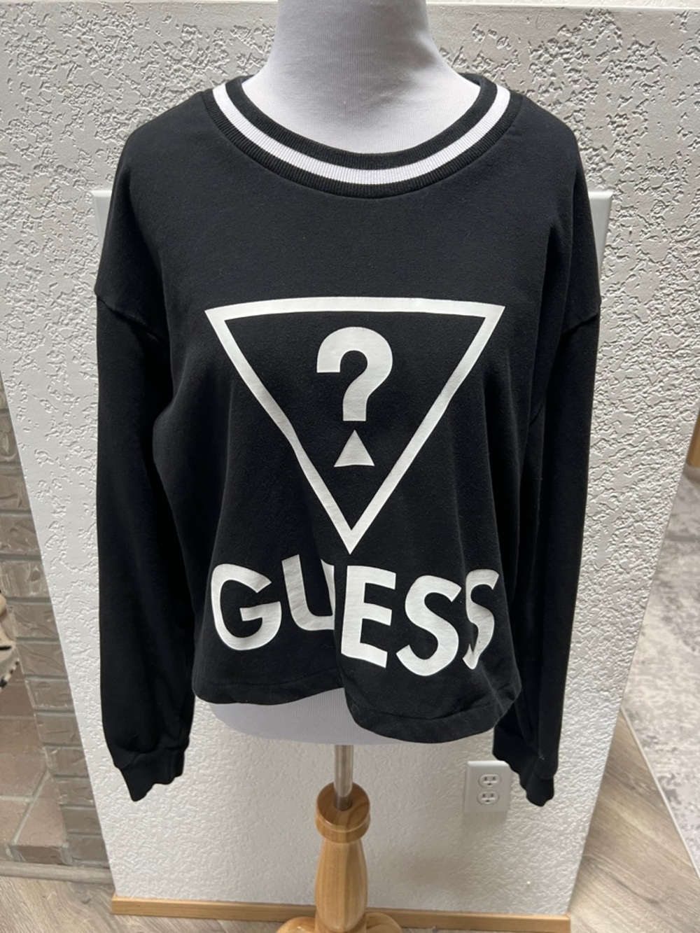 Guess Size XL Black RIP Logo Pullover Sweater